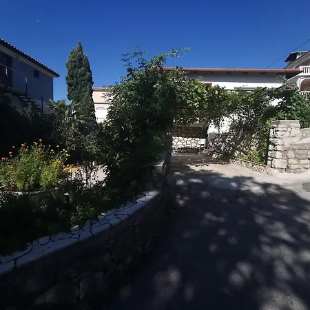 Apartment Marija 100m From The Pebble *