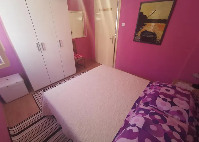 Marija 100m From The Pebble 茨里克韦尼察